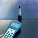 CB PNI LED 2000 antena, 90 cm, su 145 mm magnetiniu pagrindu, 26-28 MHz, 500 W, &scaron;viečia perdavimo metu