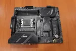 Pagrindinė plok&scaron;tė I&scaron;parduodama. MSI MAG X670E TOMAHAWK WIFI Processor family AMD Processor socket AM5 DDR5 Number of SATA connectors 4 USED REFURBISH