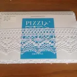 Pizzitaliani nėrinių juostelė - bobininiai nėriniai, balti, auk&scaron;tis 6,5 cm x 10 m, nėrinių apvadas i&scaron; medvilnės, dekoratyvinės juostelės dirndliui, kostiuminei suknelei, vestuvių dekoracijoms ir rankdarbiams, pagaminta Italijoje