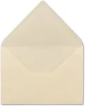 50 vnt. din c5 formato kreminių vokų su rievėta struktūra, 22,9 x 16,2 cm, 100 g/m&sup2;, drėgnai klijuojami pa&scaron;to vokai be langelio, idealiai tinkantys kalėdiniams atvirukams ir kvietimams i&scaron; Gl&uuml;xx-agent