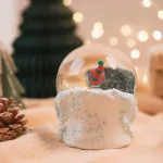 ERIK Snoopy stiklo sniego burbulas dovanų dėžutėje
