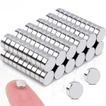 Swihorab 120 mažų, stiprių magnetų rinkinys, 4 x 1,5 mm mini apvalūs neodimio magnetai, maži magnetukai &scaron;aldytuvui, magnetinei lentai, baltajai lentai, rankdarbiams, kortelėms