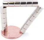 Brudazon 60 mini diskiniai magnetai 6 x 5 mm N52 stipriausio lygio neodimio magnetai itin stiprūs magnetai modeliavimui, nuotraukoms, lentoms, skelbimų lentoms, &scaron;aldytuvams, rankdarbiams, itin stiprūs diskiniai magnetai