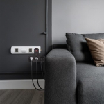 "Maclean" srovės ki&scaron;tukinis lizdas, keturgubas su jungikliu, stabilizuojanti kojelė, E tipo, 2x2,5A, 2x16A, MCE224 E/B