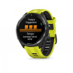 Garmin Forerunner 965 pilkos anglies spalvos titano, padengto deimanto tipo anglies danga, apvadas su juodu korpusu ir &bdquo;Amp Yellow&ldquo; (geltonos)/juodos spalvos silikoniniu dirželiu