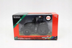 Britains Valtra Q305 traktorius juodas, metalinis, 1:32