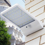 Itin plonas saulės energija varomas sieninis &scaron;viestuvas su judesio jutikliu