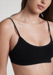 Besiūlė palaidinė su rievėtu ra&scaron;tu ir plonomis petne&scaron;ėlėmis CAMI TOP RIB Giulia, spalva black