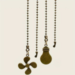 2 vnt. klasikiniai metaliniai ventiliatoriaus ir lempos grandinėlės pakabukai,  Bronza 1