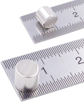 Brudazon 25 mini diskiniai magnetai 6 x 6 mm N52 stipriausio lygio neodimio magnetai itin stiprūs magnetai modeliavimui, nuotraukoms, lentai, skelbimų lentai, &scaron;aldytuvui, rankdarbiams, itin stiprus magnetinis diskas