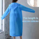 Ypač patvarus EVA lietpaltis suaugusiems - vėjui ir vandeniui atsparus.,  Dangaus mėlynumo