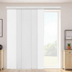 Baltos panelinės žaliuzės (4 vnt.) su reguliuojamu 116&ndash;218 cm bėgeliu ir karpomu auk&scaron;čiu, 2180 x 2500 x 70 mm