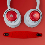 Steelseries Arctis Nova Booster Pack vy&scaron;ninės raudonos spalvos žaidimų ausinių priedai - dviejų spalvų nailoninis galvos lankelis - individualiai reguliuojamas su unikaliomis metalinėmis garsiakalbių plok&scaron;telėmis - ribotas kolekcinis daiktas