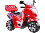 Vaiki&scaron;kas elektrinis motociklas Vespa - raudonas
