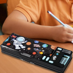 Generisch i&scaron;&scaron;okanti pie&scaron;tukinė, pie&scaron;tukų laikiklis mokyklos reikmenims, 26 x 9,5 x 3,5 cm, ne&scaron;iojamas ra&scaron;tinės reikmenų organizatorius, dėklas ra&scaron;ikliams, pie&scaron;tukams, liniuotėms, juodas, žr. apra&scaron;ymą