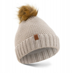 Moteri&scaron;ka žieminė kepurė su bumbulu Betlewski Winter, 100% akrilas, smėlio spalvos