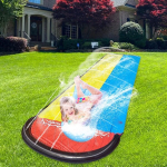 Rppiup vandens čiuožykla sodui, 6,1 x 1,4 m dviguba vandens čiuožykla, vandens žaislas vaikams lauke su 2 banglentėmis, neslystantis vejos vandens čiuožyklos kilimėlis su purk&scaron;tuvu, vandens dvikova sodo vejai