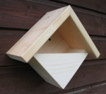 Pauk&scaron;čių &scaron;ėrimo namelis i&scaron; medžio