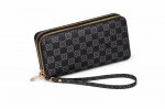 Stilinga moteri&scaron;ka ilga piniginė &ndash; ra&scaron;tuotas PU delninis krep&scaron;elis (clutch) su dvigubu užtrauktuku, juoda