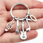 Muzikos Mėgėjo Raktų Pakabukas su Mikrofonu, Gitara ir Natomis, IR