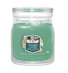 Yankee Candle Holiday Winterfest vidutinė sojų žvakė, 368g, 2 dagčiai