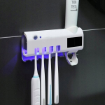 Dantų &scaron;epetėlio laikiklis su UV sterilizatoriumi ir dantų pastos dozatoriumi, tvirtinamas prie sienos