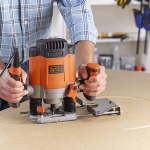 Black&Decker Frezarka g&oacute;rnowrzecionowa 1200W + zestaw 6szt frez&oacute;w (KW1200EKA)