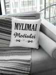 Dekoratyvinė pagalvė &bdquo;Mylimai močiutei&ldquo;, balta