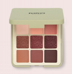 Kiko Milano Green Me akių &scaron;e&scaron;ėlių paletė su 9 įvairių atspalvių akių &scaron;e&scaron;ėliais: matiniais, perlamutriniais ir metaliniais, atspalvis 102