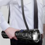 Įkraunamas LED žibintuvėlis lauko veikloms