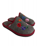 Moteri&scaron;kos veltinio &scaron;lepetės, vilnos veltinis, vilnonės &scaron;lepetės, siuvinėtos moteri&scaron;kos &scaron;lepetės, merino vilna, &scaron;iltos, žieminės, &scaron;lepetės, rudos, FOLK Bosaco