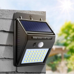 Fasadinis &scaron;viestuvas 100 lm maitinamas saulės energija 20 LED
