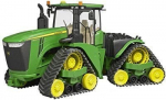 Traktorius su vik&scaron;rais John Deere Bruder