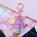 Fenical raktų pakabukas su macarons eifelio bok&scaron;to dervos krep&scaron;io pakabuku