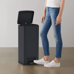 &Scaron;iuk&scaron;liadėžė su pedalu, 30l