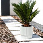 Baltas dryžuotas plastikinis vazonas 29,8x28,5 cm su "Milly" įdėklu, 29,8x28,5 cm