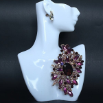 Eleganti&scaron;ka sagė su kri&scaron;tolais,  Violetinė