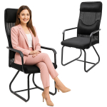 Juoda ergonomi&scaron;ka konferencinė biuro kėdė su tinkliniu atlo&scaron;u &ndash; patogi ir kvėpuojanti