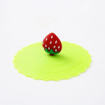 Kūrybi&scaron;kas silikoninis puodelio dangtelis, Green+ Strawberry