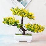 Dirbtinis bonsai medelis mažame vazone namų dekorui.,  Geltona