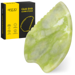 Karbuotas Gua Sha masažo akmuo i&scaron; natūralaus žaliojo nefrito &ndash; kasdieniams veido ir kūno ritualams namuose