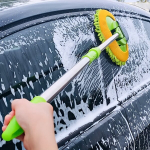 I&scaron;plečiamas automobilinis plovimo &scaron;epetys su mink&scaron;tu chenille galvute.