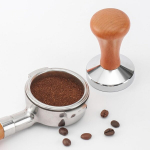 Hpamba kavos spaudas nerūdijančio plieno espresso kavos grūstuvas 304 nerūdijančio plieno kavos grūstuvas espresso grūstuvas kavos grūstuvas nerūdijančio plieno tikro medžio rankena tobulam espresso barista įrankiui, dizainas