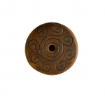 Gipsinė žvakidė plonoms žvakėms su spiraliniu ornamentu