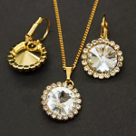 DiamondSky moteri&scaron;kas papuo&scaron;alų rinkinys &bdquo;Clarice&ldquo; su Swarovski kristalais, balta