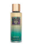 Kūno dulksna Victoria&acute;s Secret Santal Berry Silk, 250 ml