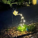 Retro metalinis laistytuvas su LED &scaron;viesomis,  &Scaron;iltai balta