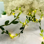 Dirbtinių gėlių girlianda su LED