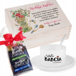 Giftbox dėžutė + puodelis + arbata močiutės dienos proga jai + vardas