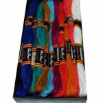 Medvilninių siuvinėjimo siūlų Muline RainBow&reg; 24 ry&scaron;kių spalvų po 8 m rinkinys